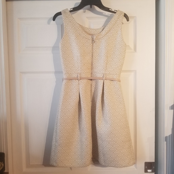 ❇️4for$30❇️ Yumi Tan/white belted dress - Picture 2 of 4